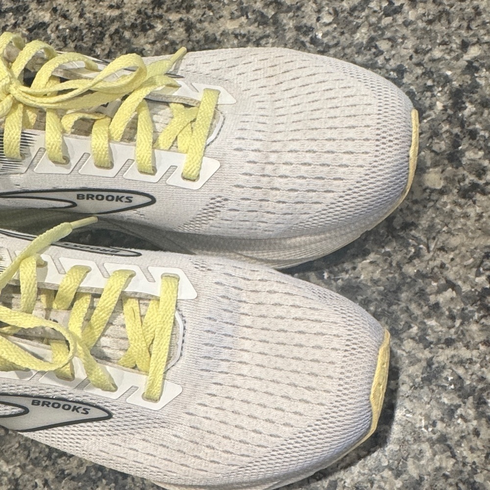 Women’s Size 9.5 Brooks White & Yellow Athletic Shoes - Picture 2 of 16